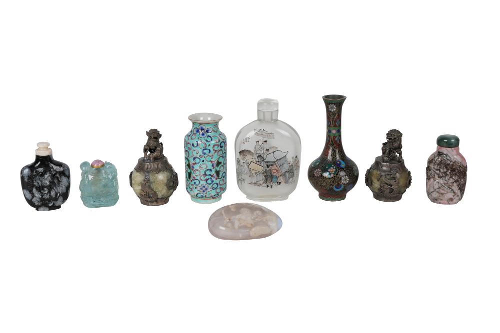 COLLECTION OF CHINESE SNUFF BOTTLES 336fd1