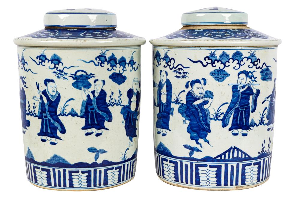 PAIR OF CHINESE BLUE & WHITE PORCELAIN