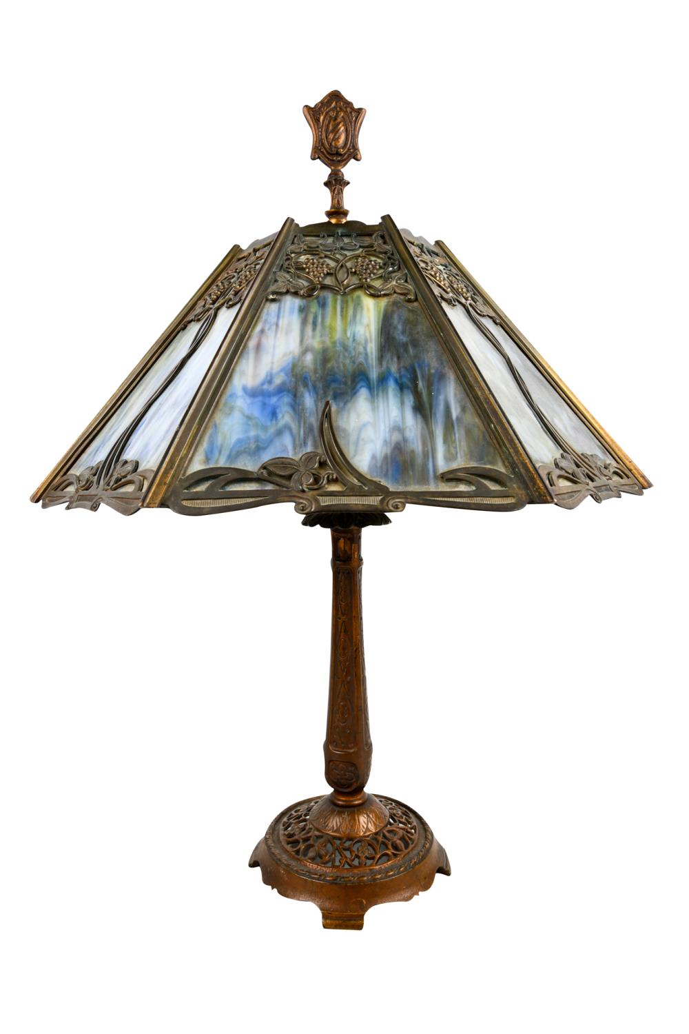 SLAG GLASS SHADE TABLE LAMPCondition: