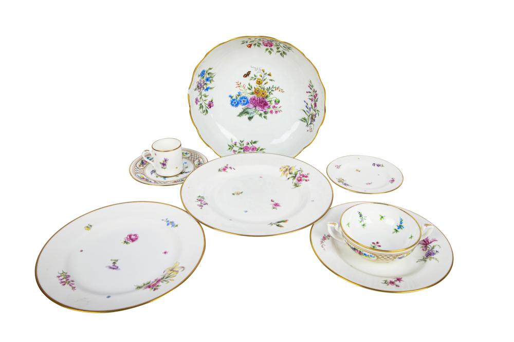 FRENCH HAND PAINTED PARTIAL DINNER 337019