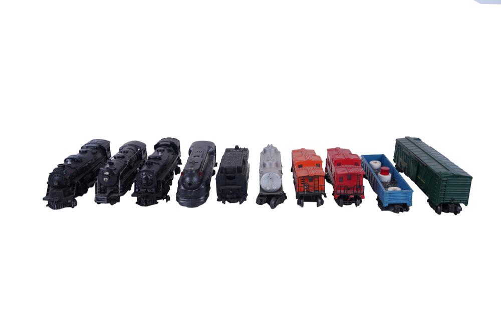 TEN LIONEL TRAIN PIECEScomprising