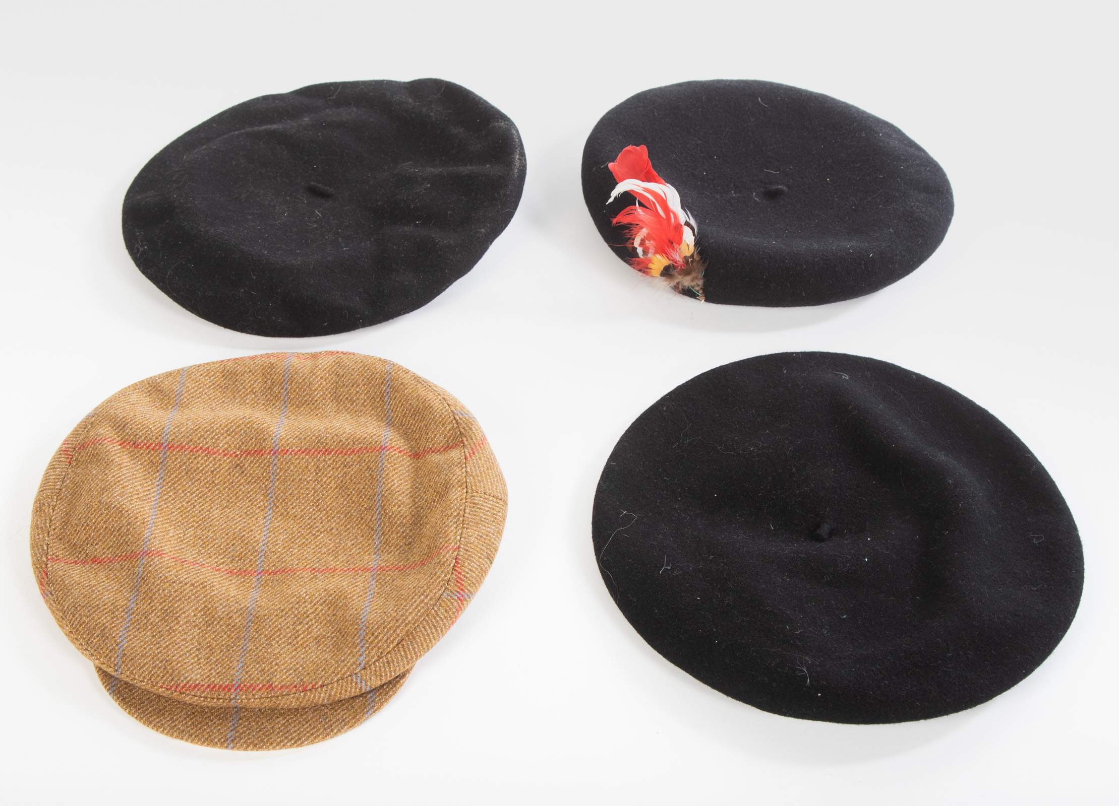 THREE BERETS AND ONE PAPERBOY HAT 337166