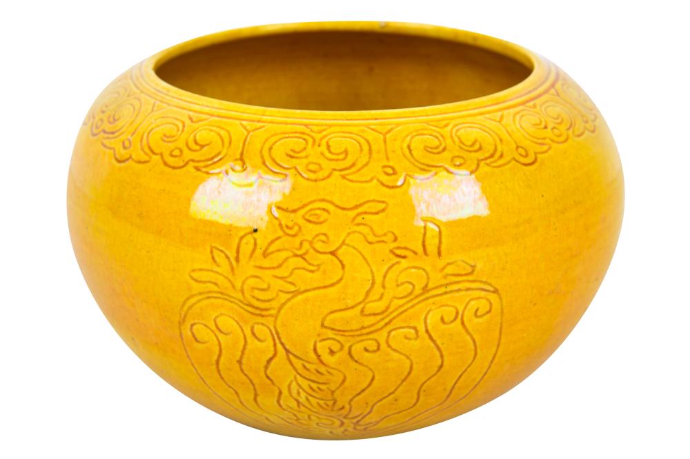 CHINESE YELLOW GLAZED CERAMIC BOWLwith 33719f