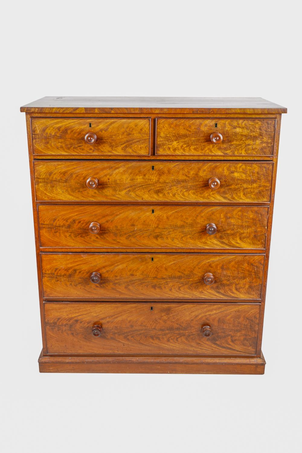 VICTORIAN CHEST OF DRAWERSwith 3372a3