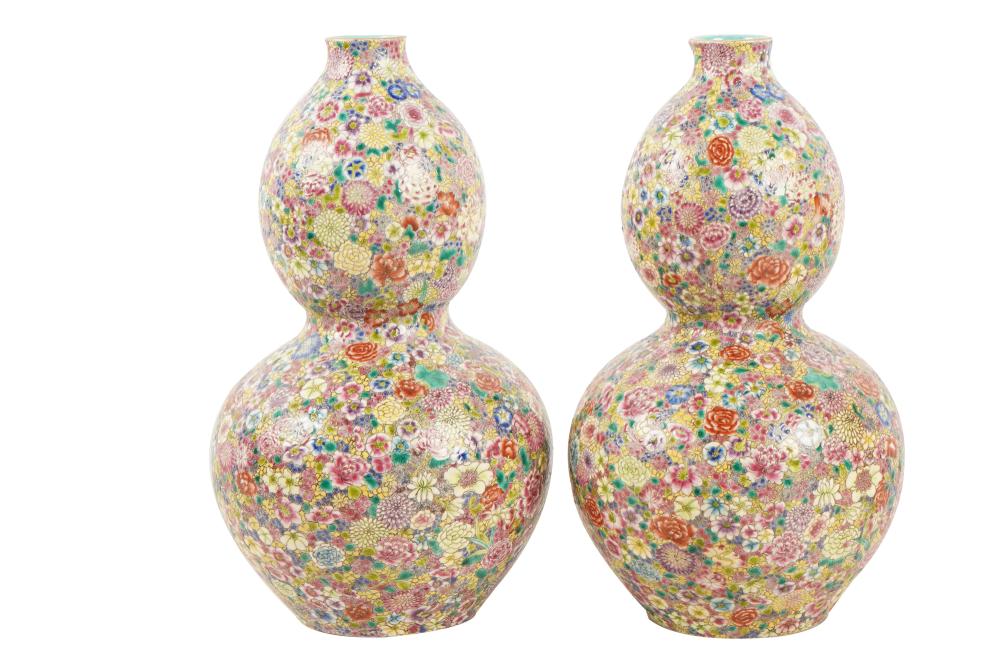 PAIR OF CHINESE MILLEFLEUR PORCELAIN 337324
