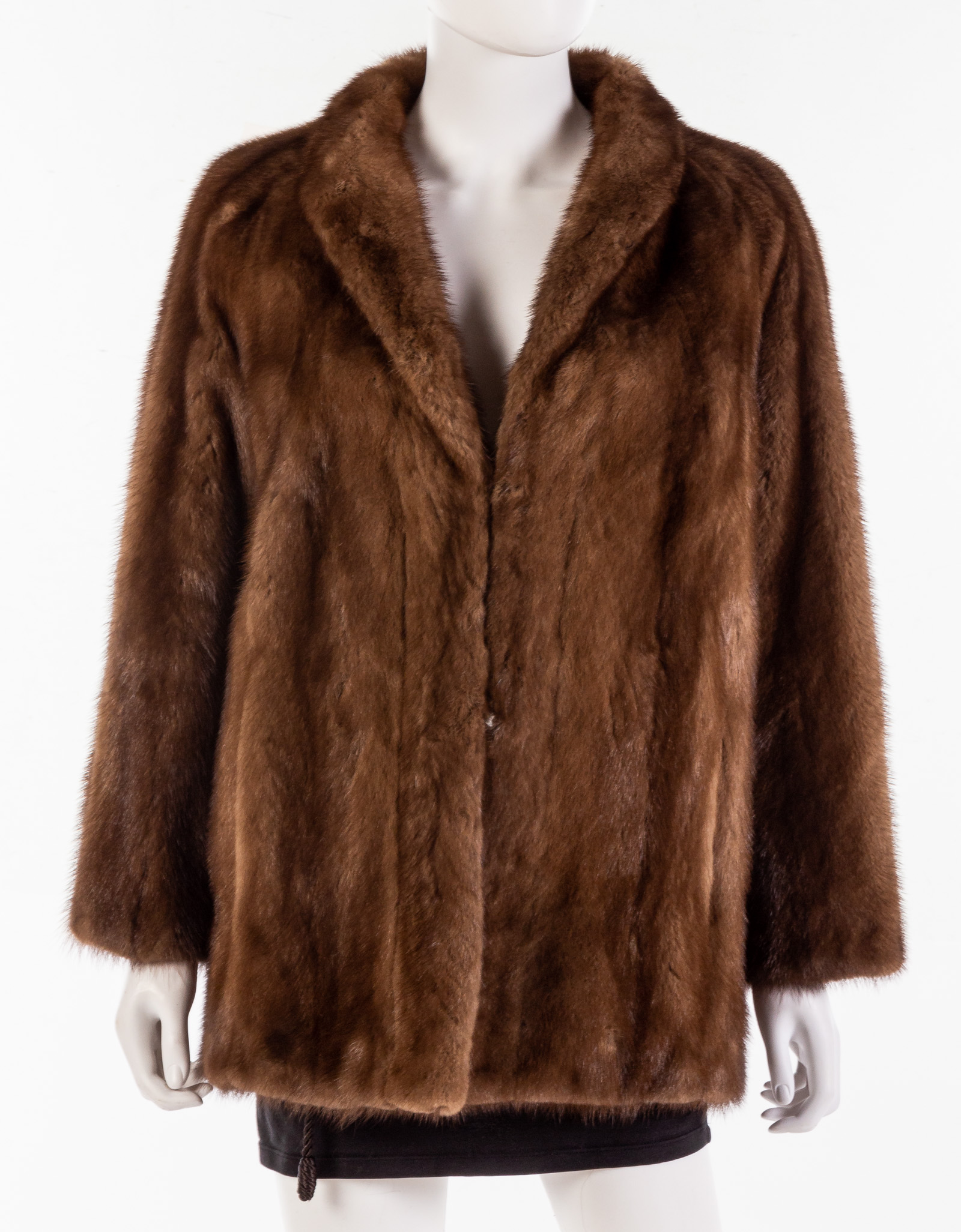 DARK BROWN MINK FUR COAT Shoulders