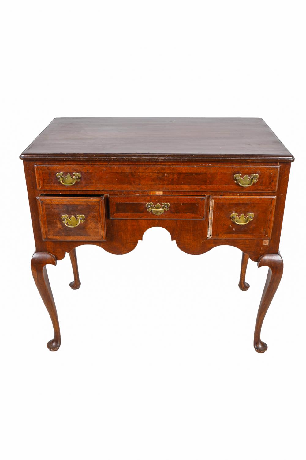 QUEEN ANNE STYLE MAHOGANY LOWBOYCondition  33732d