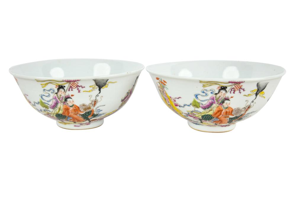 PAIR OF CHINESE PORCELAIN BOWLSeach