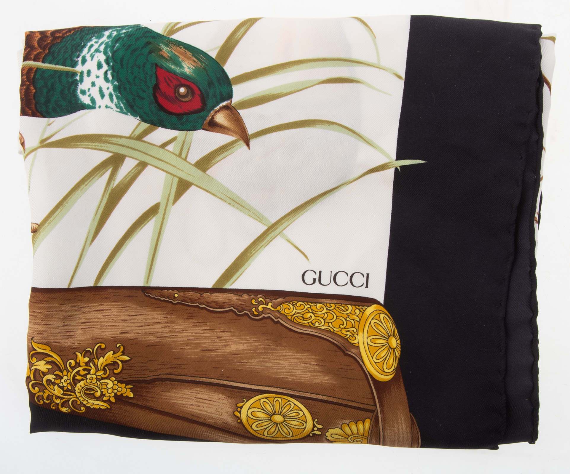 GUCCI SILK SCARF 34 in x 34 1 2 33741d