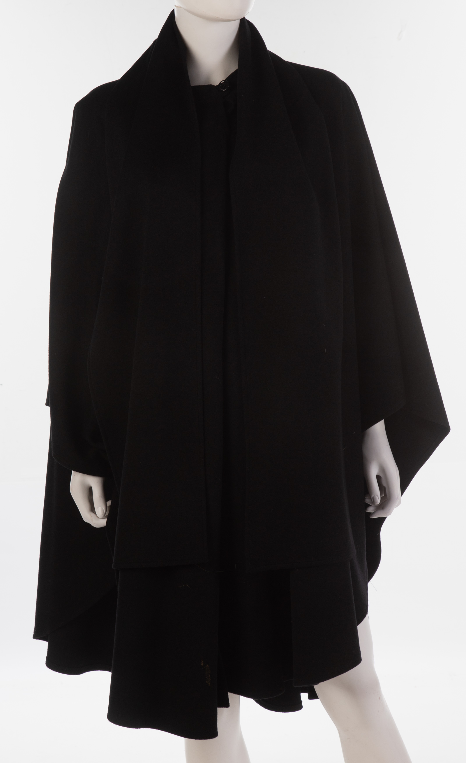 IRISH BLACK WOOL CAPE With built