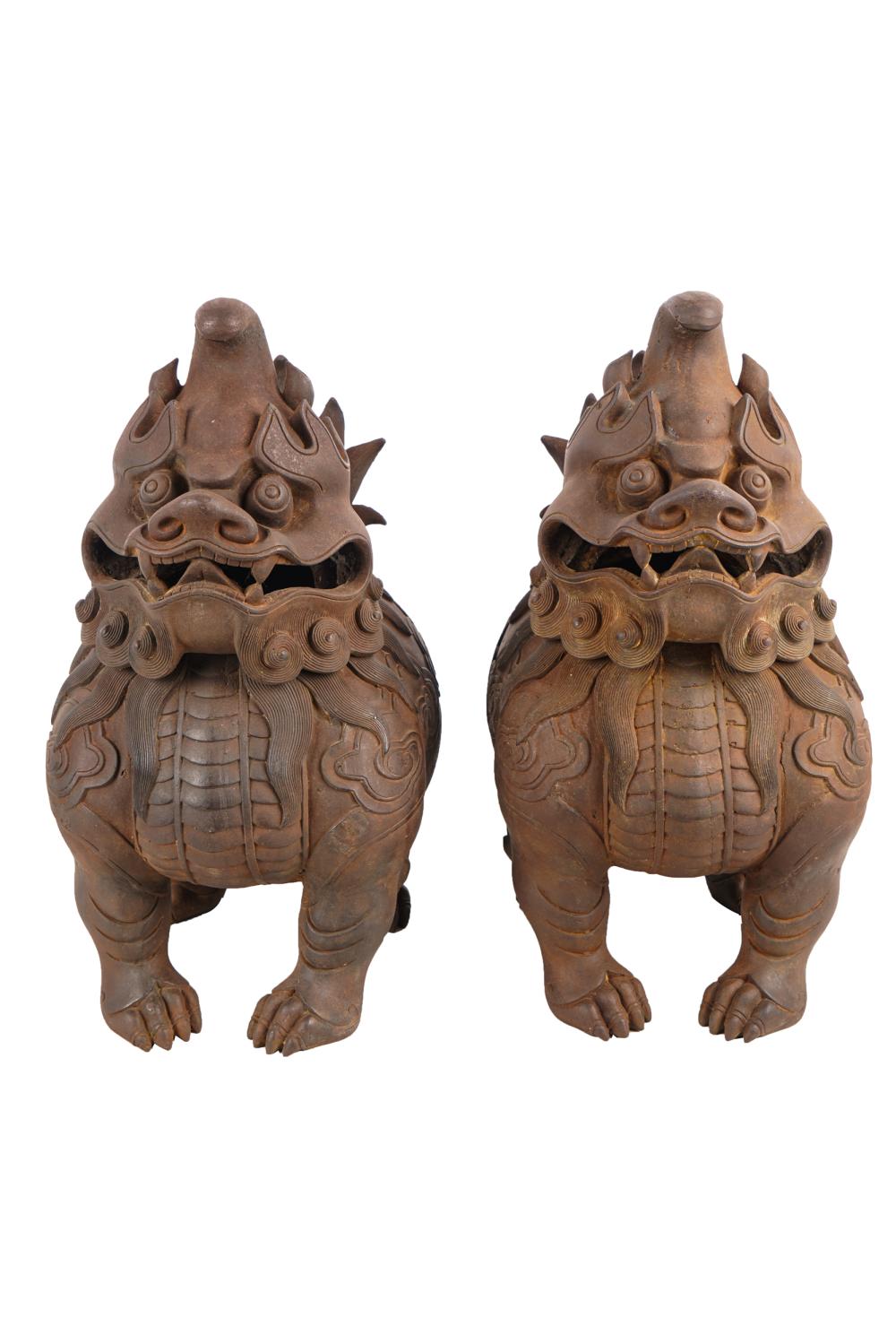 PAIR OF CHINESE IRON FOO DOG CENSERSCondition  3374e2