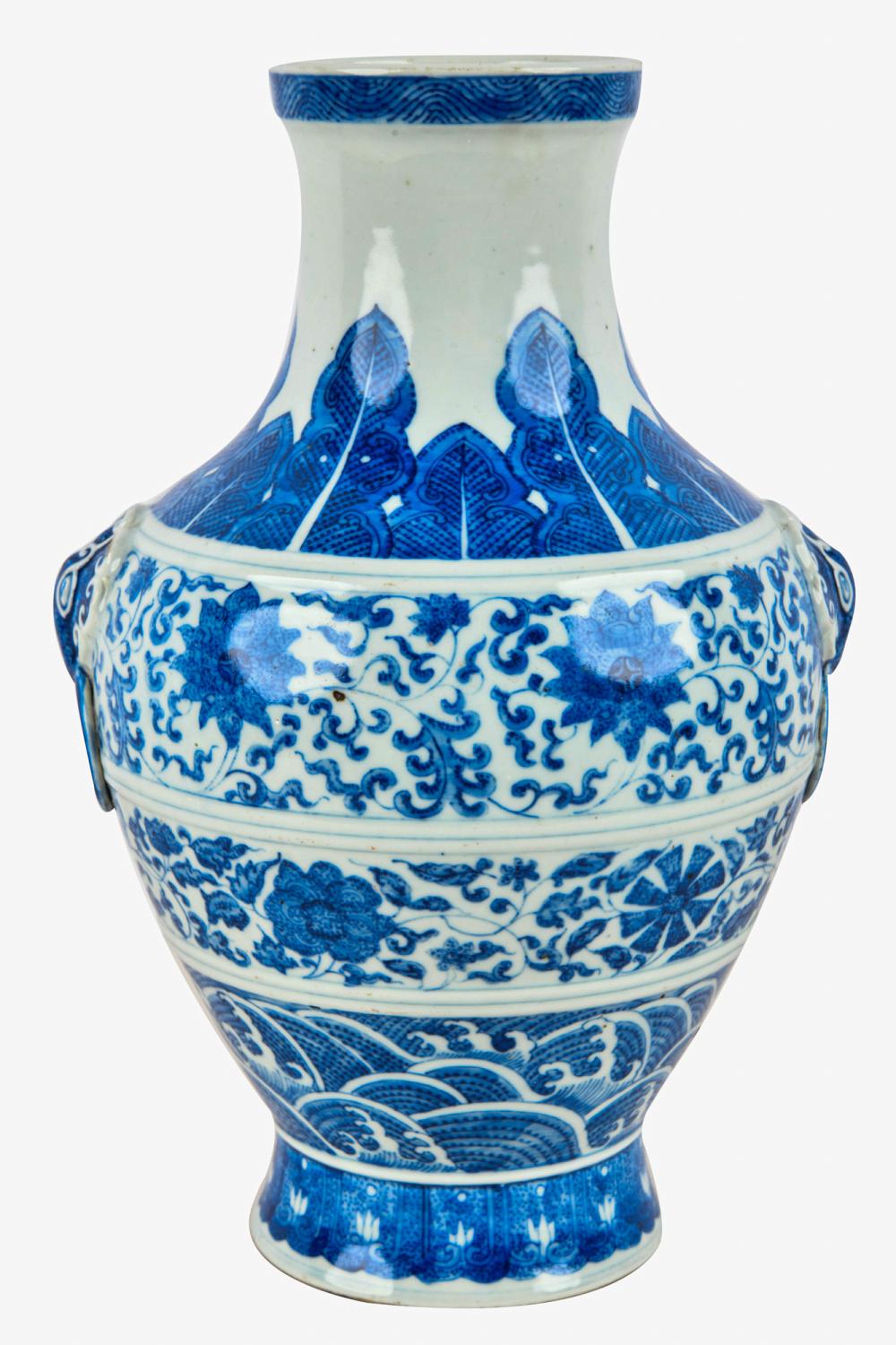 CHINESE BLUE &WHITE PORCELAIN VASEwith