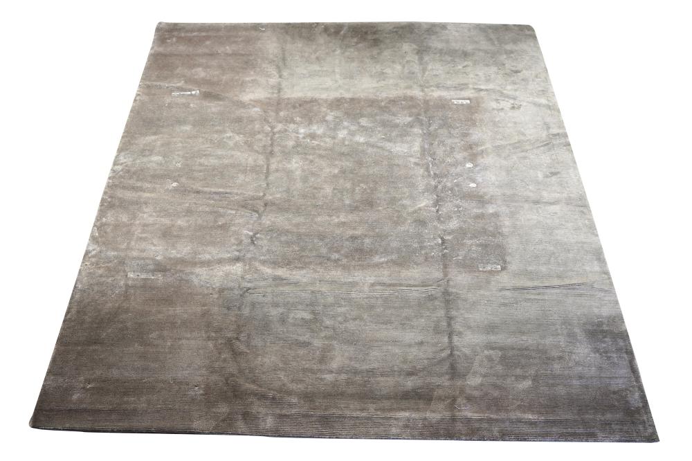 MODERN GRAY AREA RUGCondition: