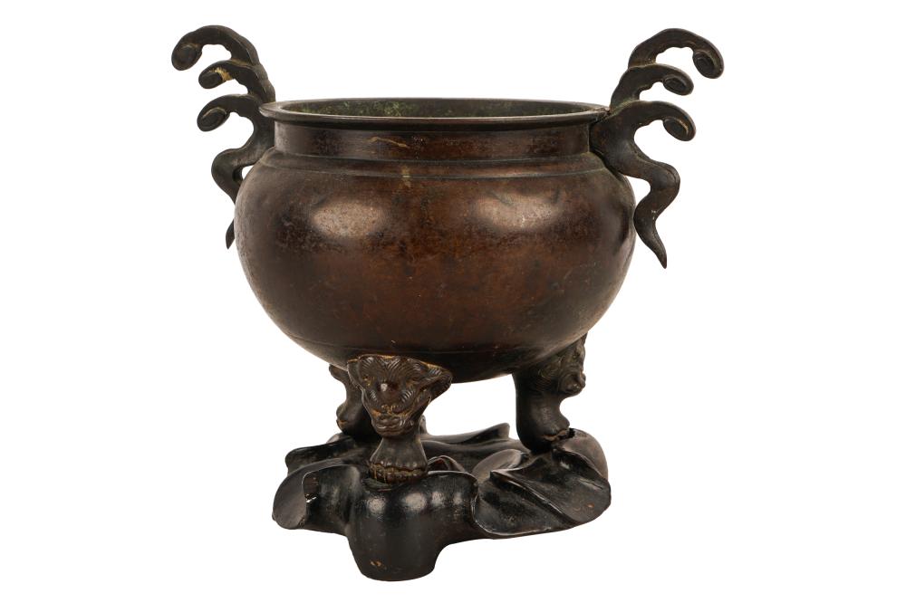 CHINESE BRONZE CENSERon a stylized