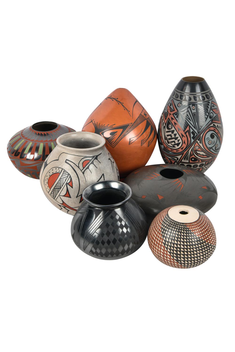 SEVEN ASSORTED PUEBLO STYLE POTTERY