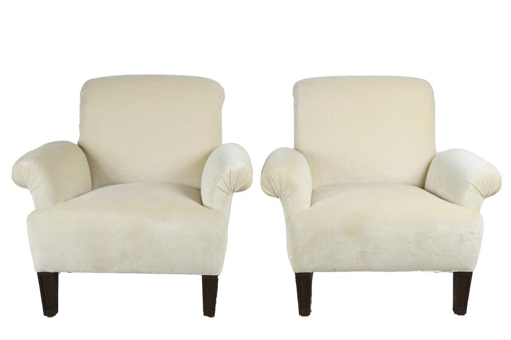 PAIR WHITE UPHOLSTERED CLUB CHAIRSCondition  337602