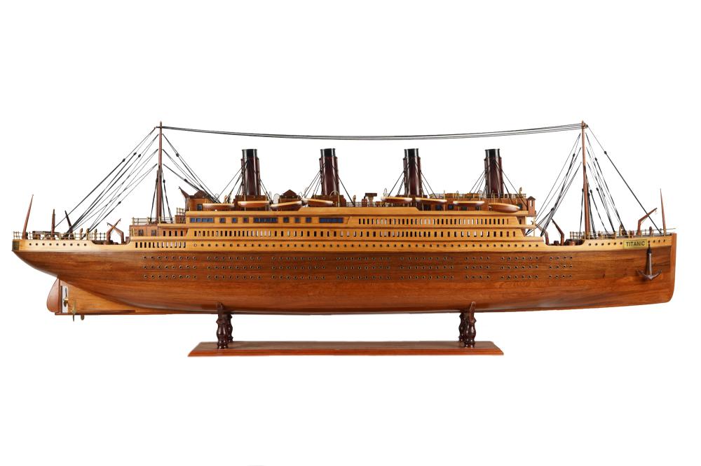 WOODEN SHIP MODEL TITANIC complete 33762b