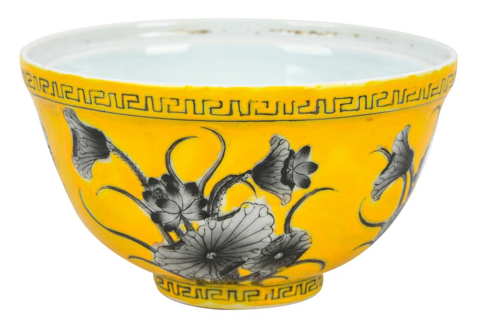 YELLOW GLAZED CHINESE PORCELAIN 3376c6