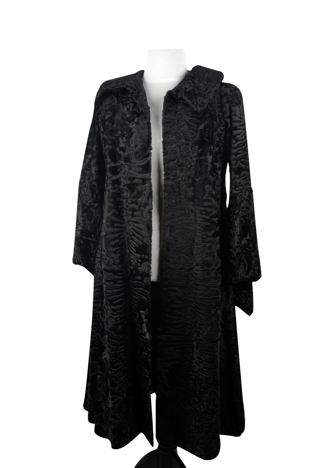 BLACK FUR COATwith bell sleeves  3376e3