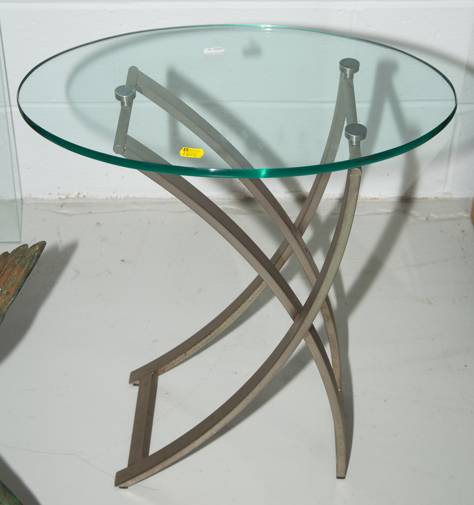 SMALL METAL BASE TABLE WITH GLASS