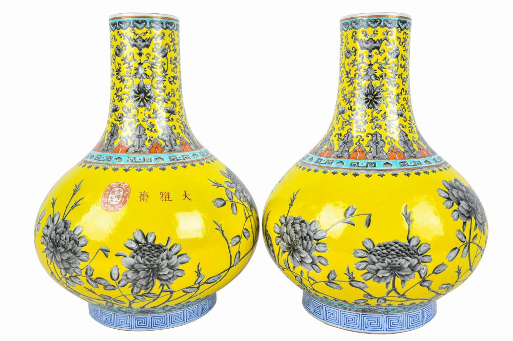 PAIR OF CHINESE YELLOW GROUND PORCELAIN 3377e8