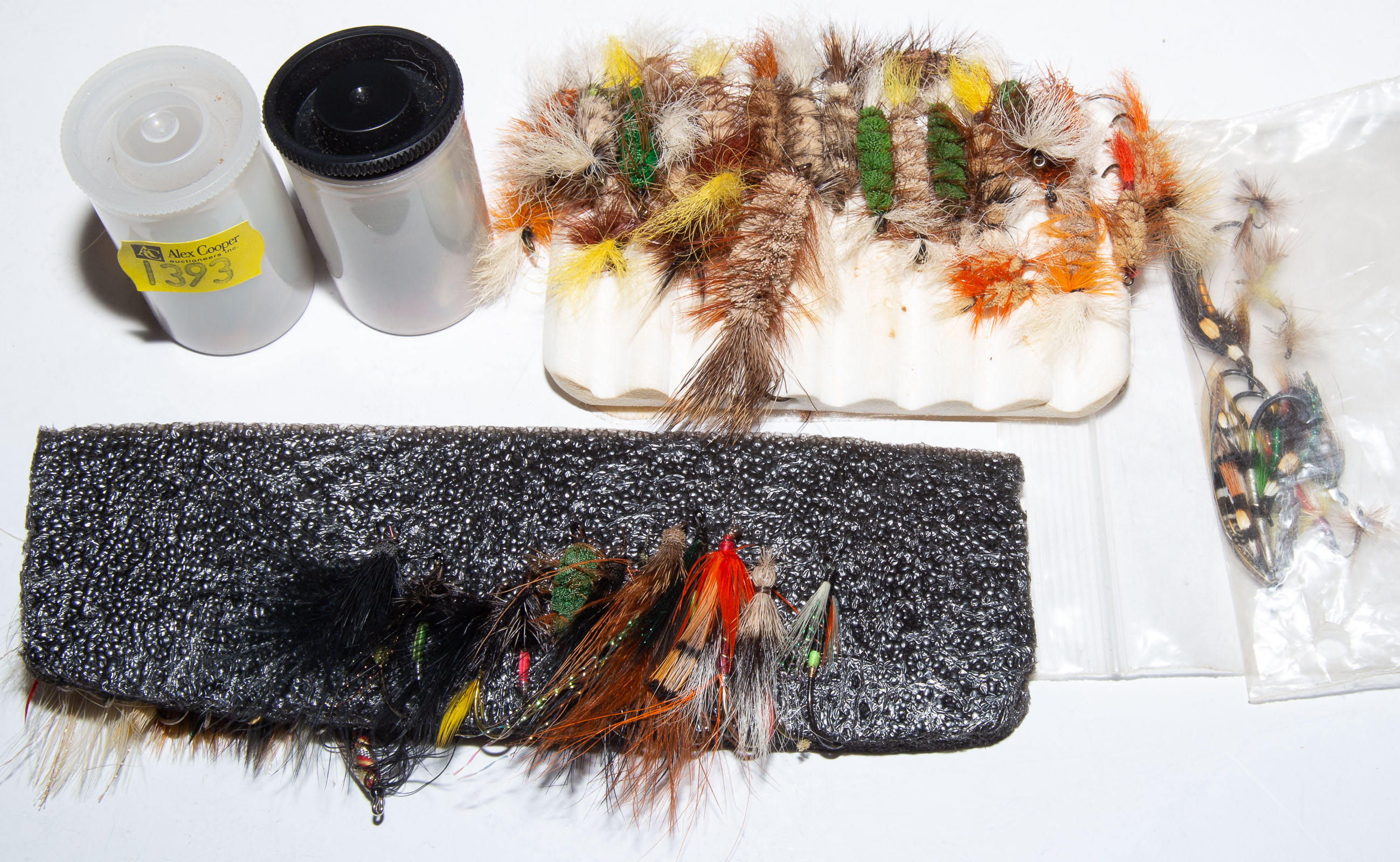 ASSORTED HANDMADE FLY FISHING LURES 3379d0