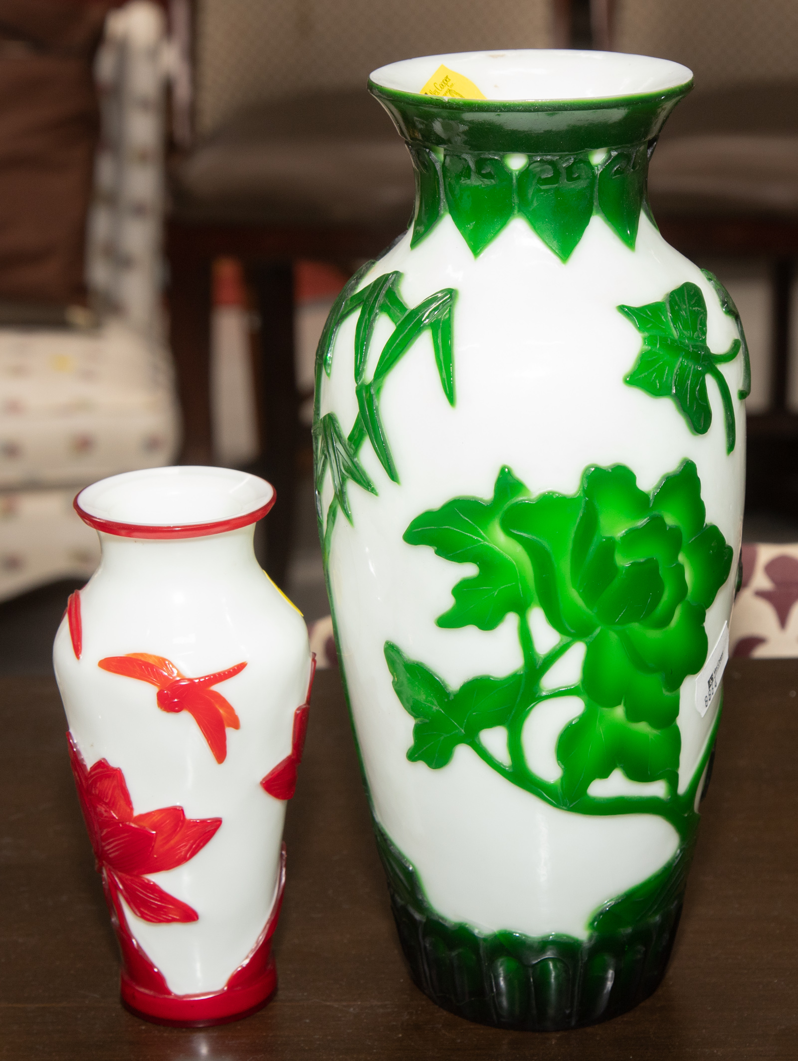 TWO CHINESE PEKING GLASS VASES 337a2e