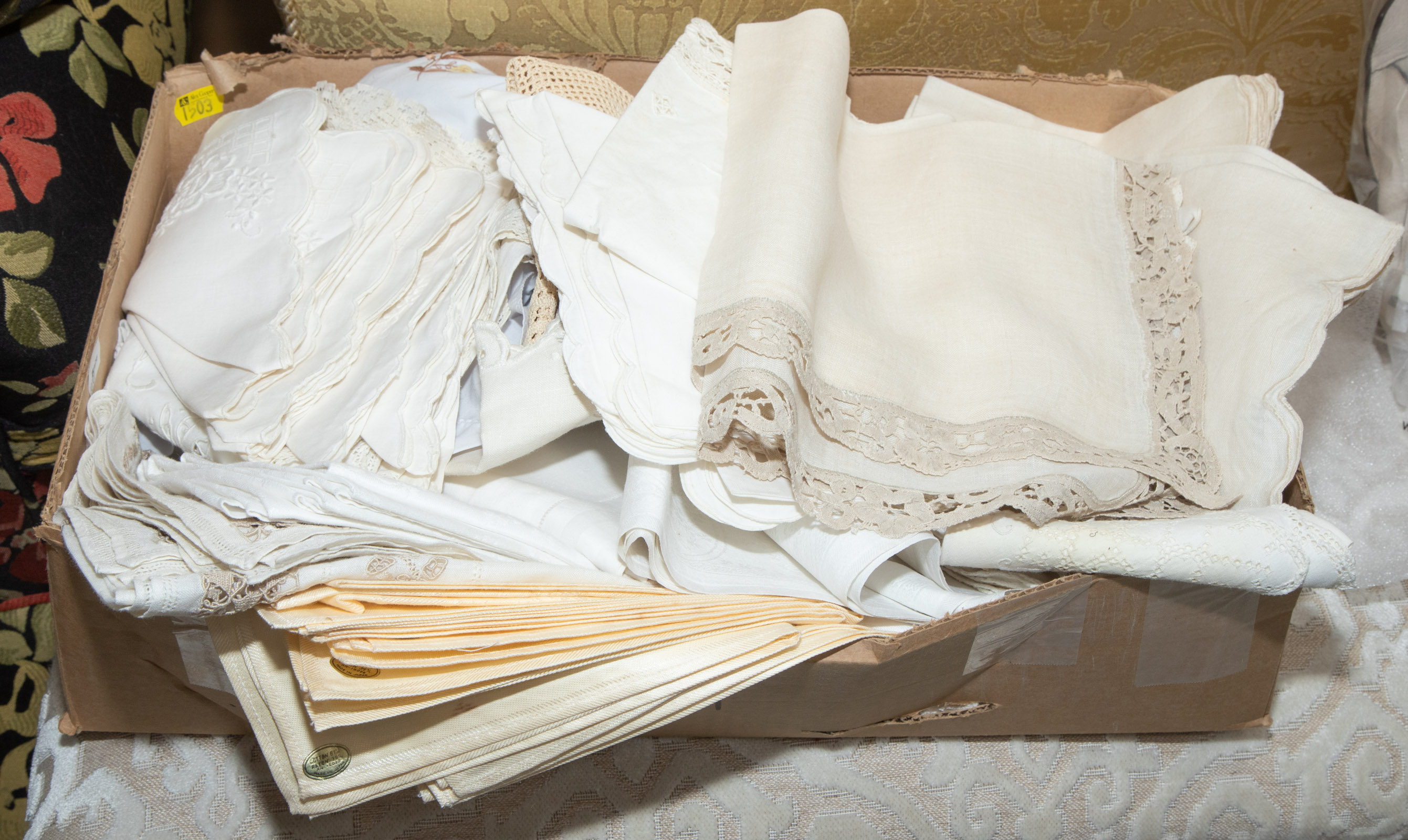 GROUP OF VINTAGE TABLE LINENS Including