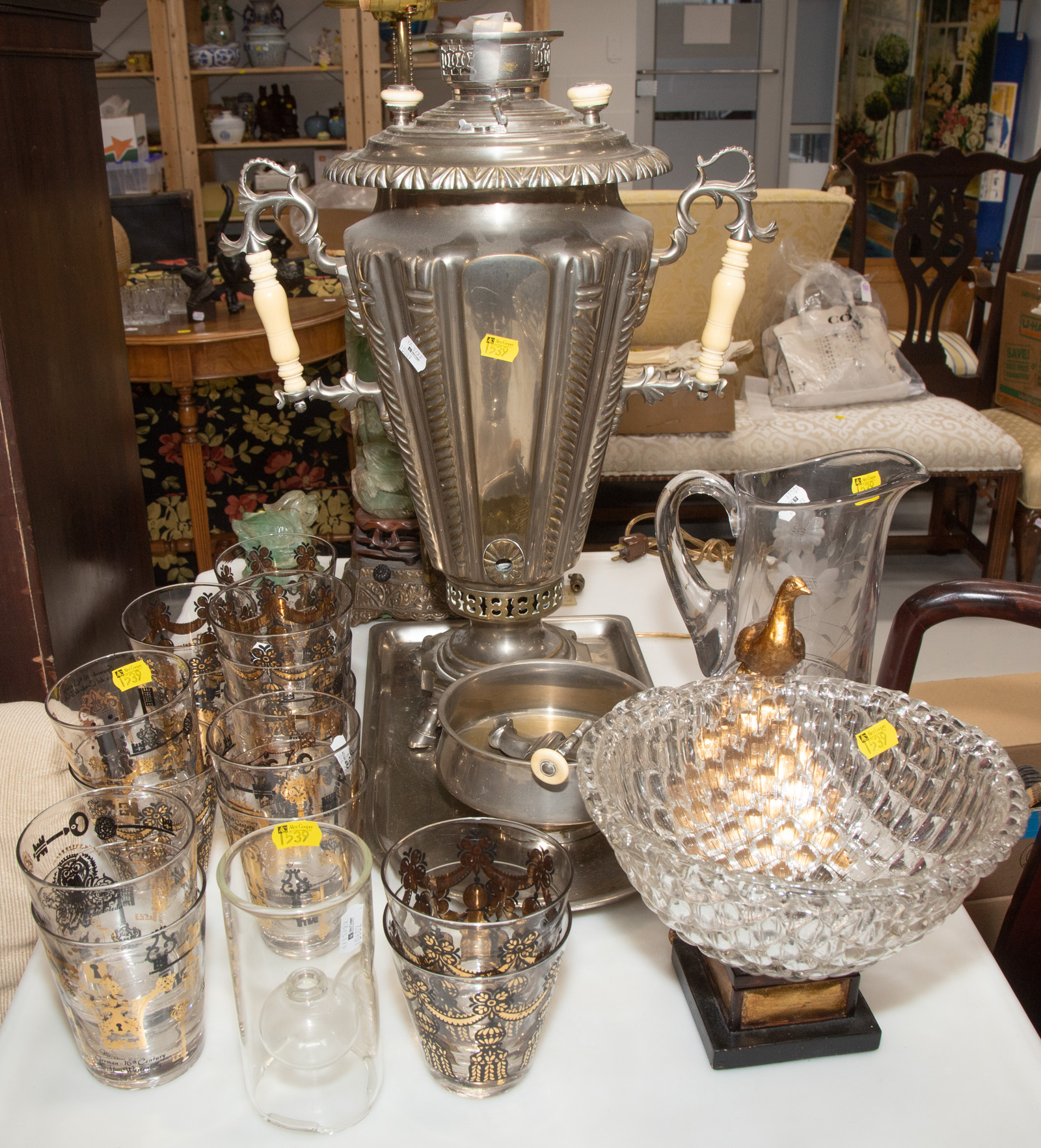 ASSORTED GLASSWARE & A SILVER PLATED