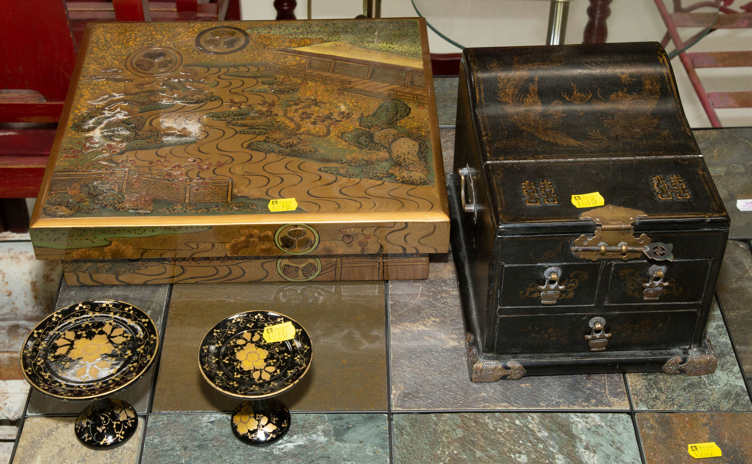 FOUR PIECES OF ASIAN LACQUER WARE