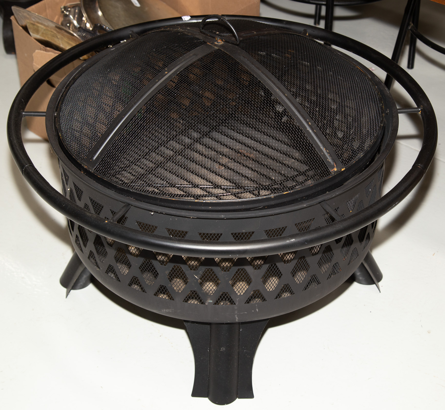 CONTEMPORARY FIRE PIT With cooking grill
