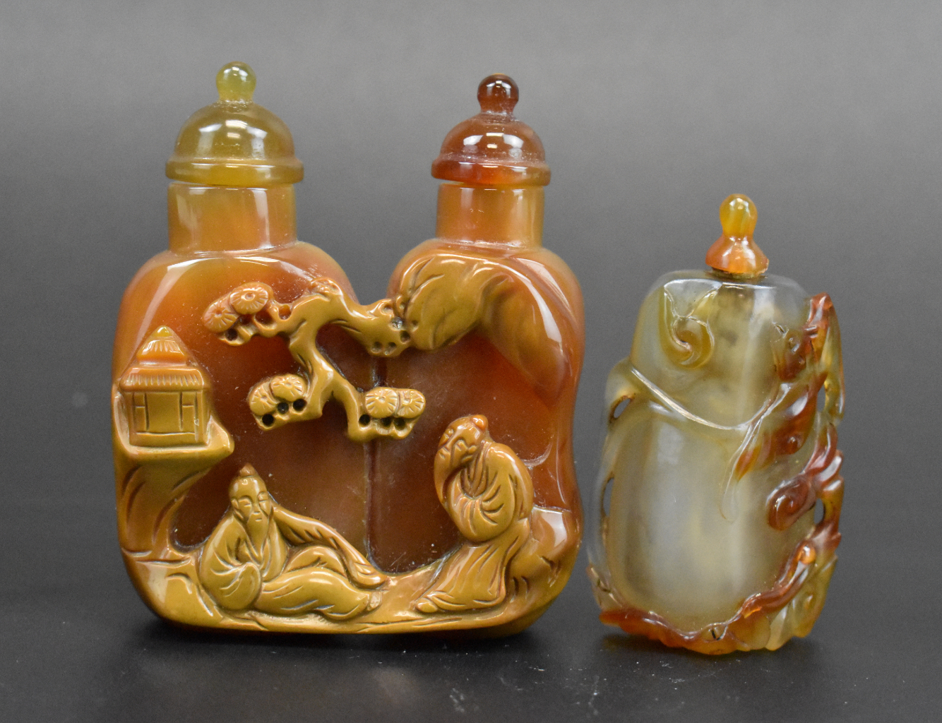 TWO CHINESE CARVED AGATE SNUFF 33a2ca