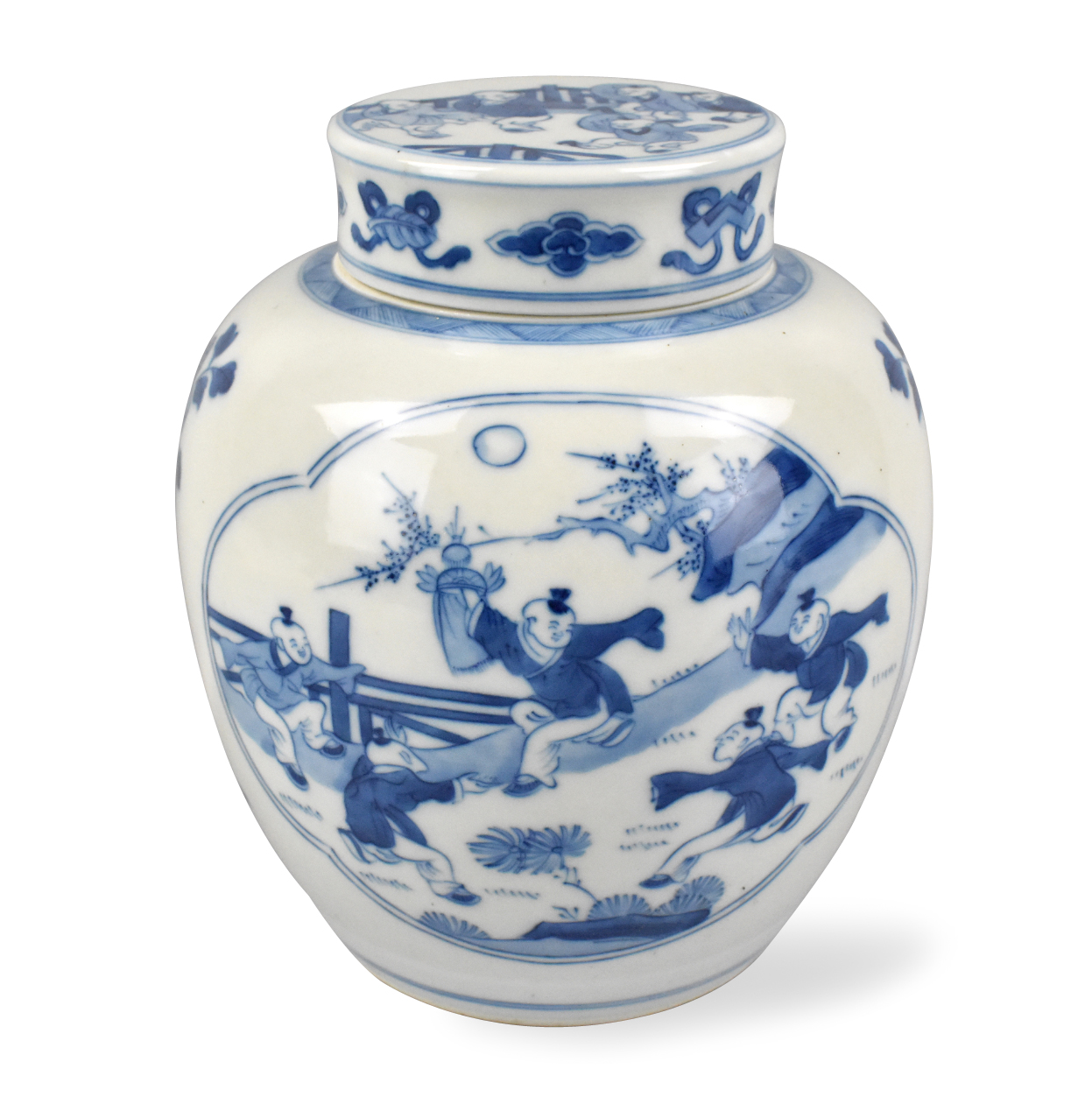 CHINESE BLUE & WHITE COVERED JAR