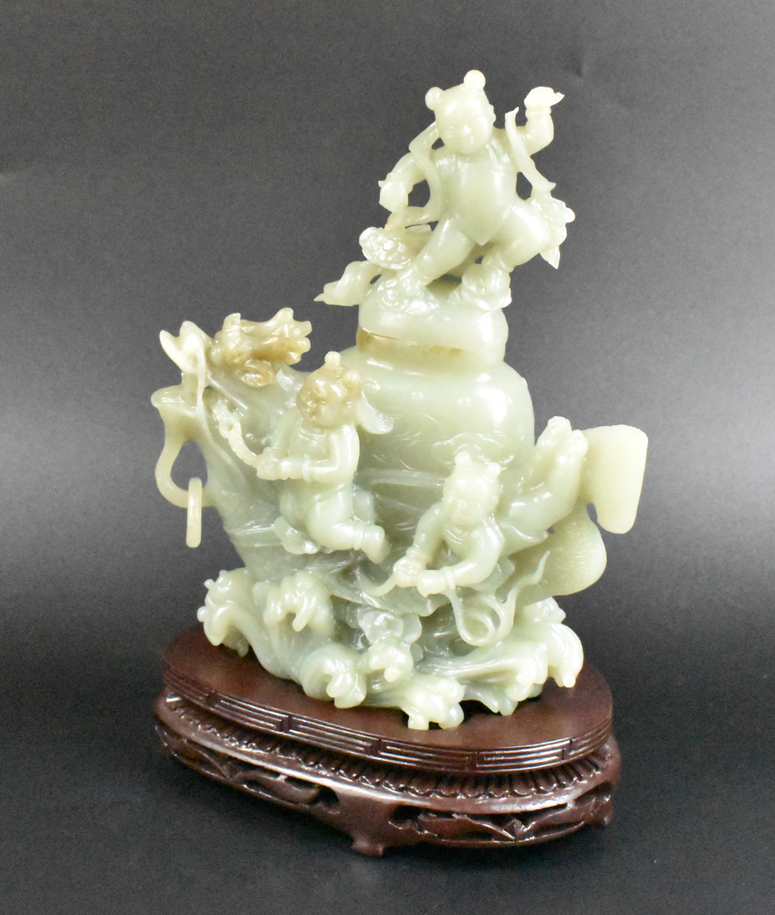 CHINESE JADE CARVED COVERED VASE 33a383