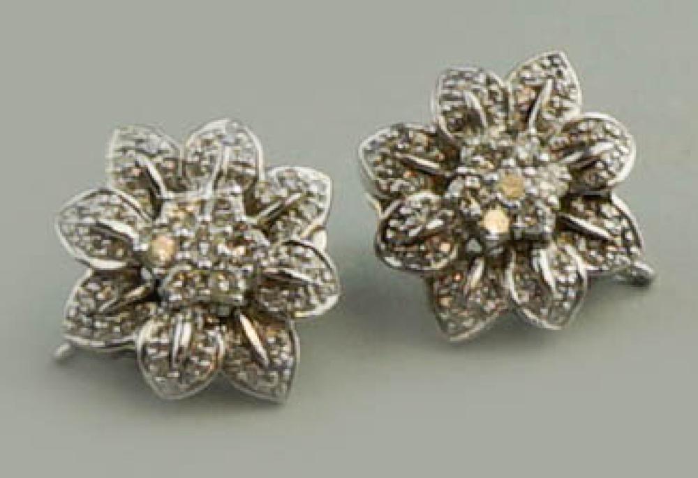 18K WHITE GOLD AND DIAMOND EARRINGS18K