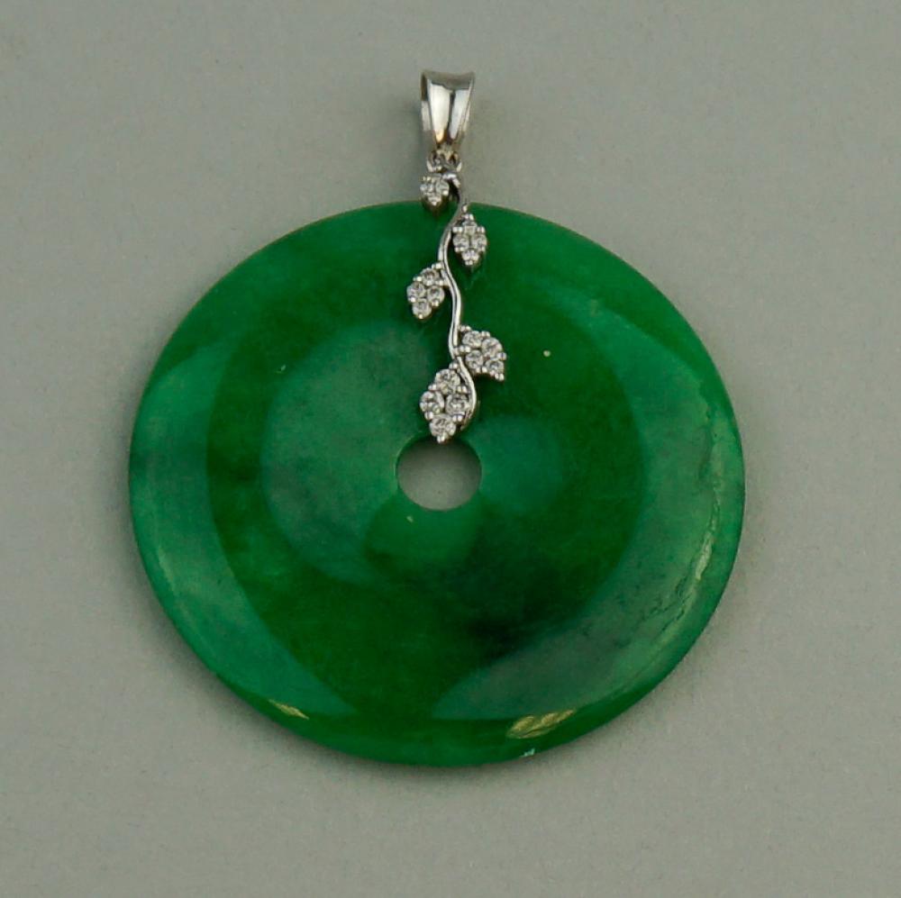 18K WHITE GOLD DIAMOND AND JADE 33a4d7