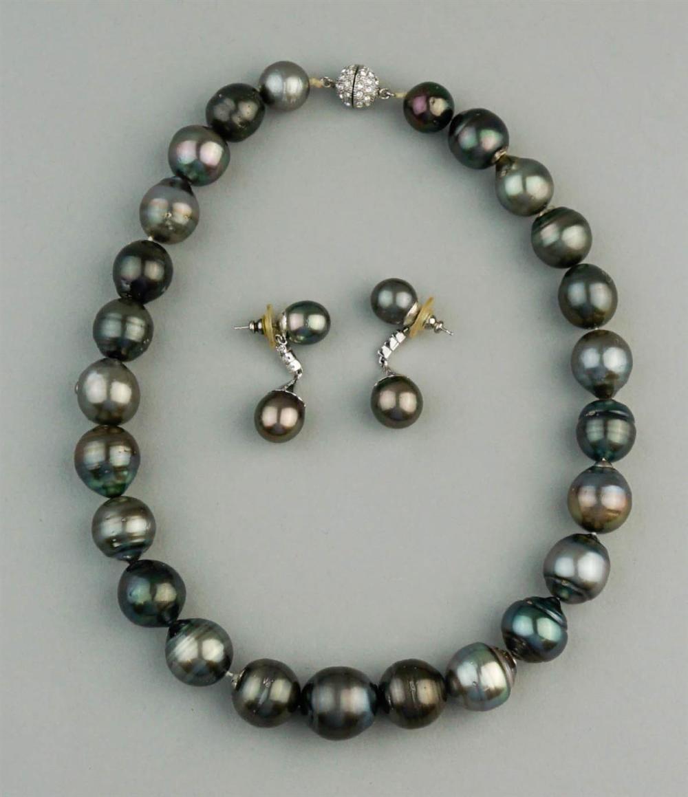 FAUX PEARL NECKLACE AND EARRINGSFAUX