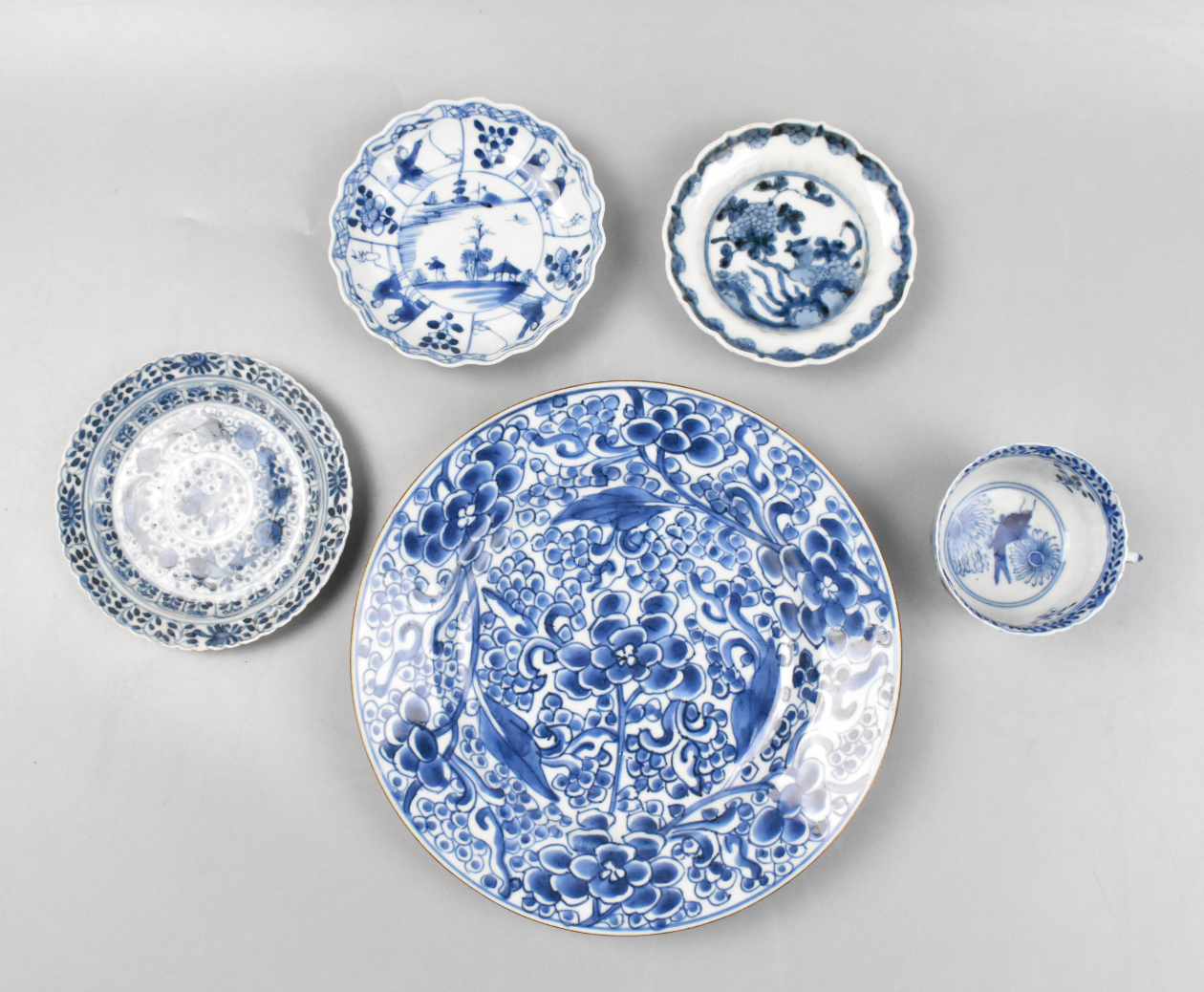 GROUP OF CHINESE BLUE WHITE PLATES CUP 17 19TH 33a55f