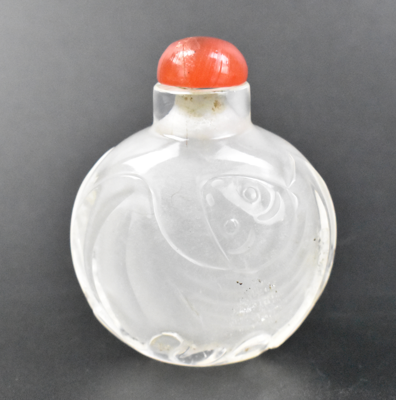 CHINESE GLASS CARVED SNUFF BOTTLE