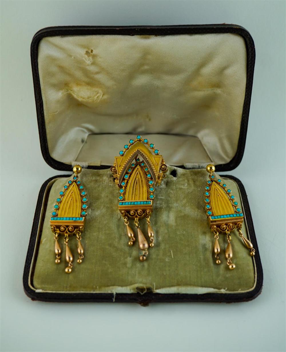 VINTAGE 18K YELLOW GOLD AND TURQUOISE