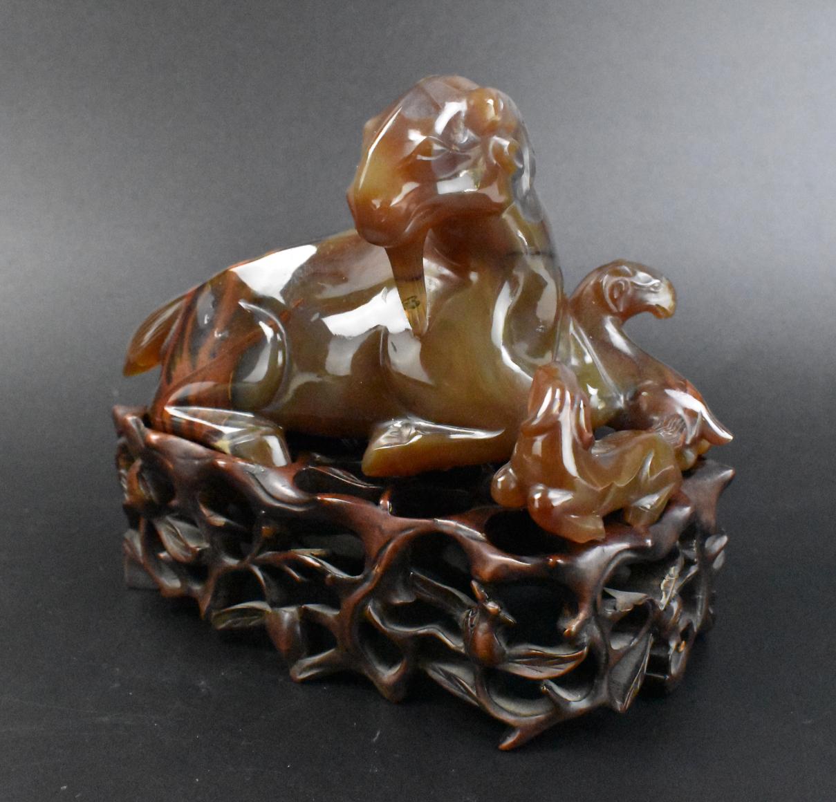 CHINESE AGATE CARVING OF 3 GOAT