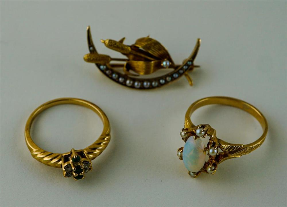 YELLOW GOLD OPAL AND PEARL RING,