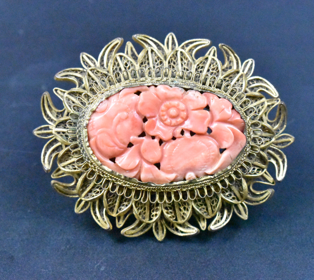 GILT BROOCH INLAID WITH CARVED