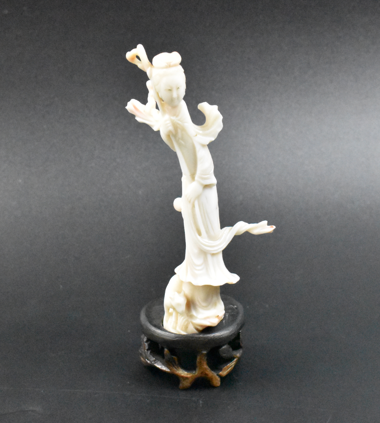 CHINESE CORAL CARVED LADY FIGURE 33a81c