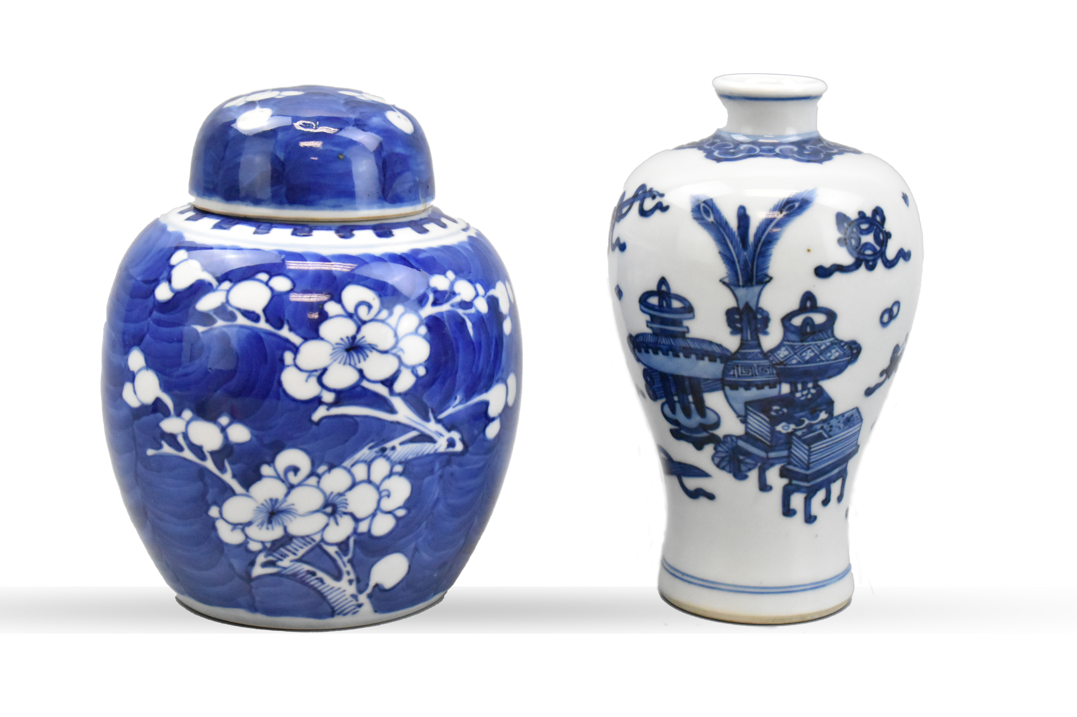 CHINESE BLUE & WHITE COVERED JAR