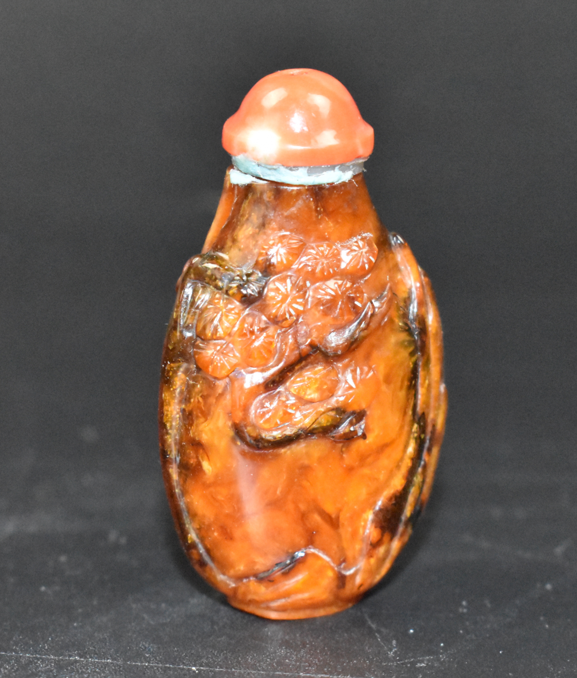 CHINESE AMBER CARVED SNUFF BOTTLE  33a979