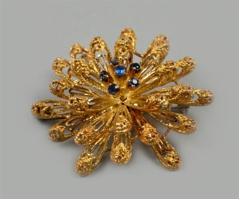 18K YELLOW GOLD AND SAPPHIRE FLOWER 33aa1e