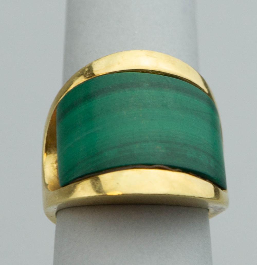 18K YELLOW GOLD AND MALACHITE RING18K