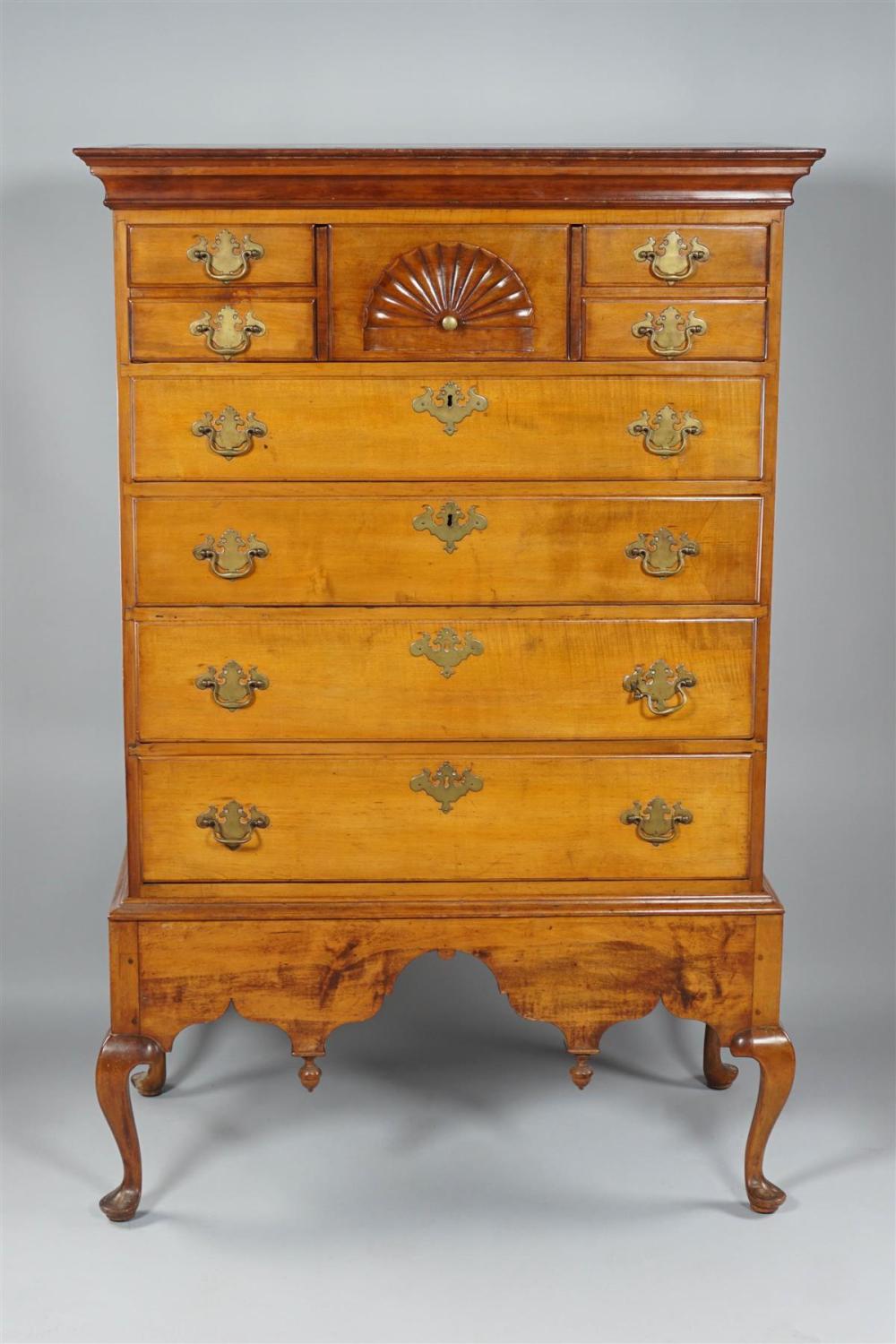 NEW ENGLAND QUEEN ANNE MAPLE CHEST 33aab4