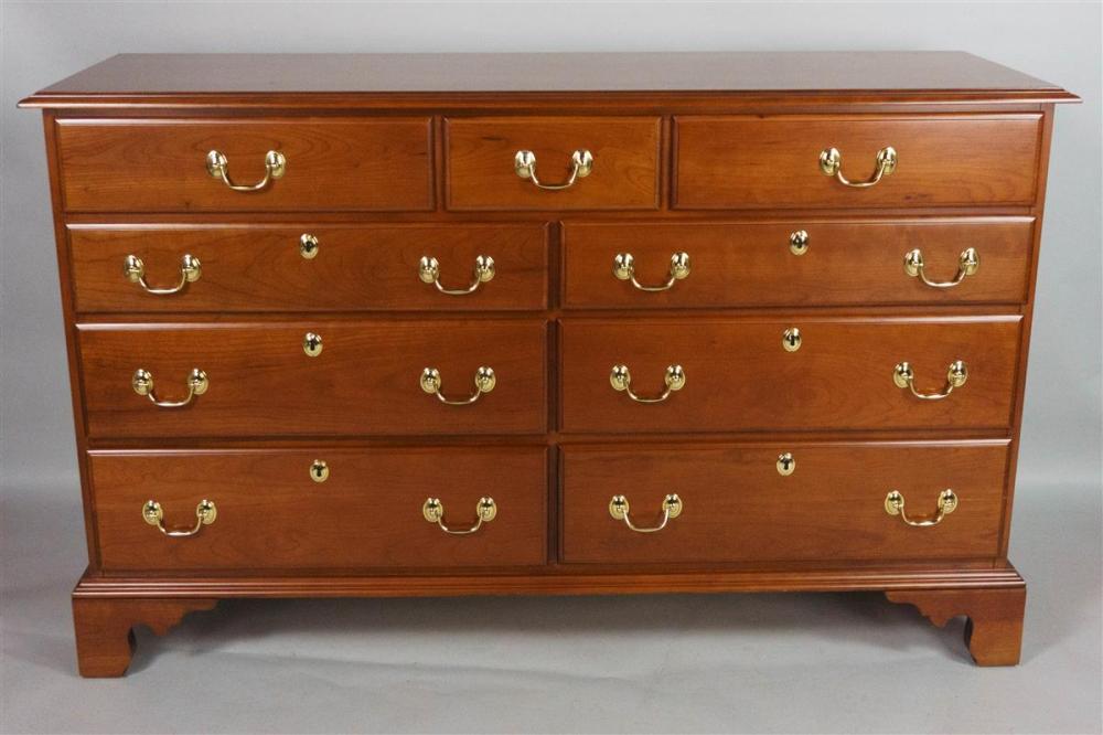 CHIPPENDALE STYLE MAHOGANY CHEST 33ab3d